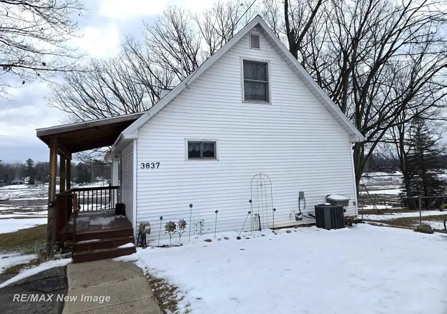 Photo 3 of Single family home for sale at 3837 S Pine Rd, Beaverton, MI 48612 | MLS# 61050202015 | Listing updated on 2026-08-26