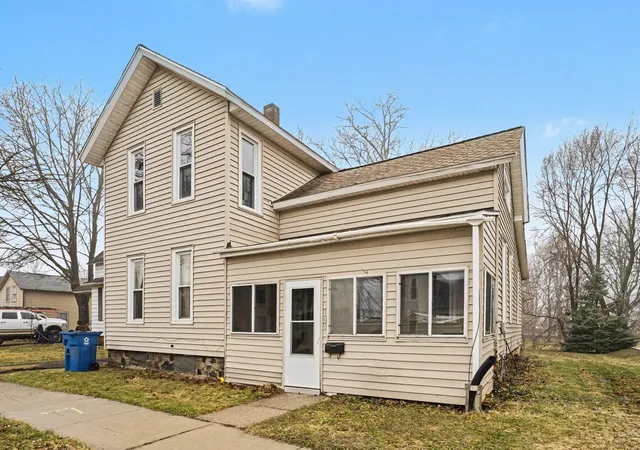 Single Family Residence at 108 S Michigan Ave, Vicksburg, MI 49097 | MLS# 66026010714 | | Sold on 2026-05-08