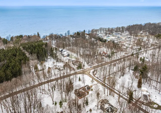 27th image of 2095 Lakeshore Dr, Fennville, MI 49408 | MLS# 71026010723