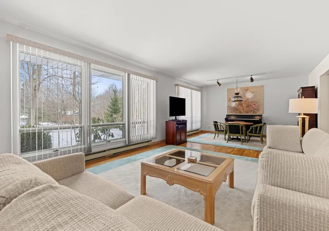 3rd image of 2095 Lakeshore Dr, Fennville, MI 49408 | MLS# 71026010723