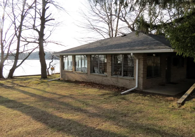 5th image of 890 White Lake Rd, Pleasant Lake, MI 49272 | MLS# 55026010724