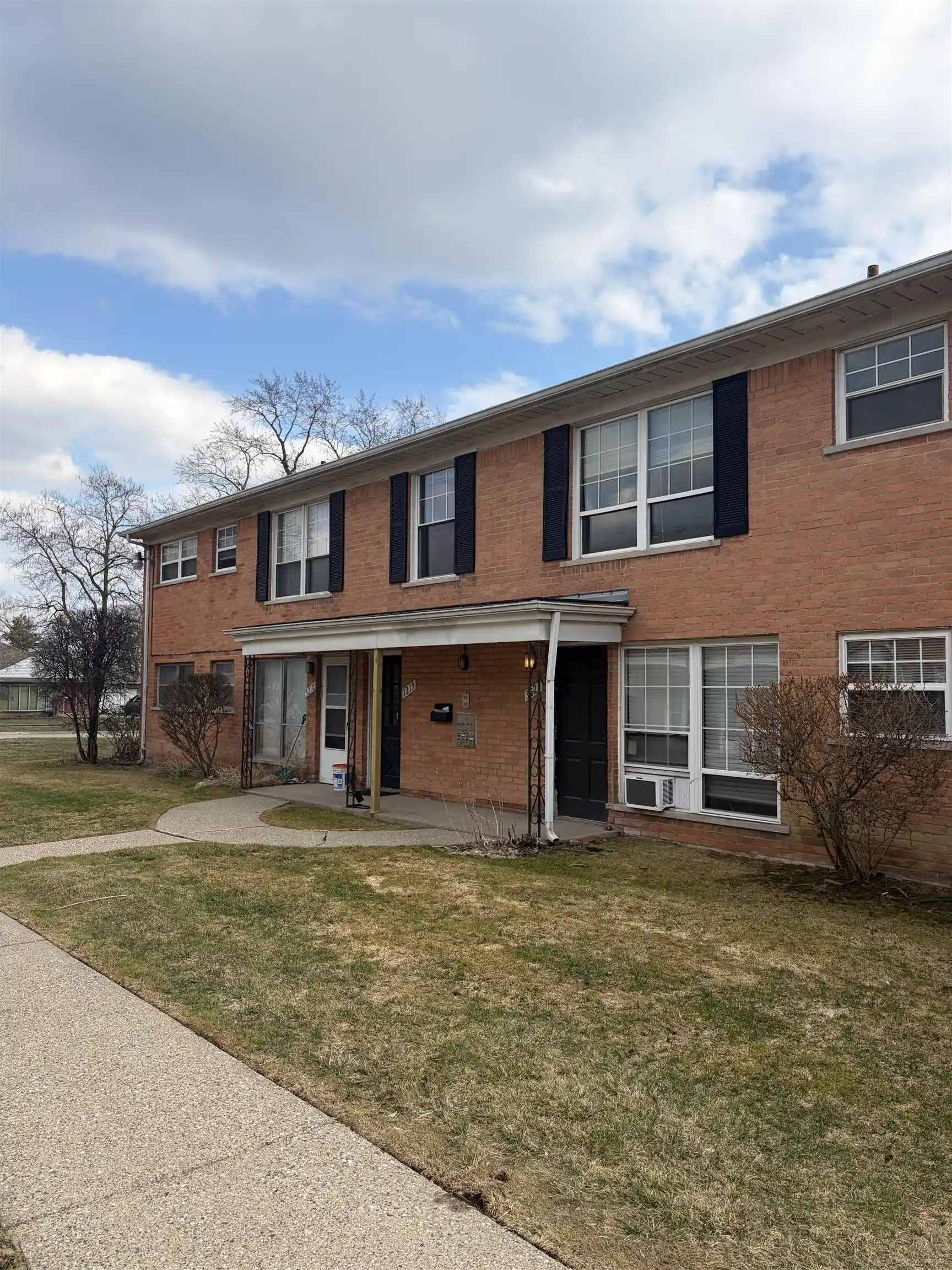 Listing Photo 1 - Condo for sale in 3219 Benjamin Ave located at 3219 Benjamin Ave, Royal Oak, MI 48073 - Unit 3219 Benjamin Ave