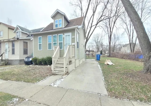 Photo 2 of Single family home for sale at 7052 Meadow Ave, Warren, MI 48091 | MLS# 20261018049 | Listing updated on 2026-10-21