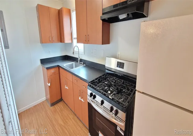 Photo 3 of Single family home for sale at 7052 Meadow Ave, Warren, MI 48091 | MLS# 20261018049 | Listing updated on 2026-10-21