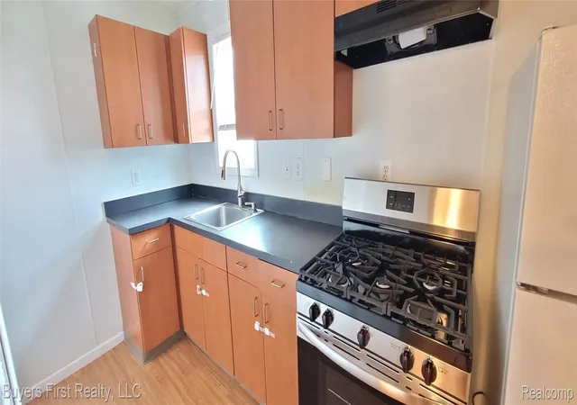 Photo 4 of Single family home for sale at 7052 Meadow Ave, Warren, MI 48091 | MLS# 20261018049 | Listing updated on 2026-10-21