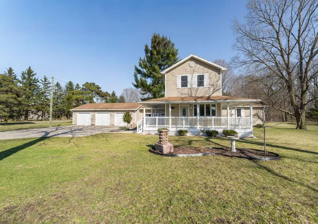 Photo 3 of Single family home for sale at 121 Cr 687 St, South Haven, MI 49090 | MLS# 69026011005 | Listing updated on 2026-06-12