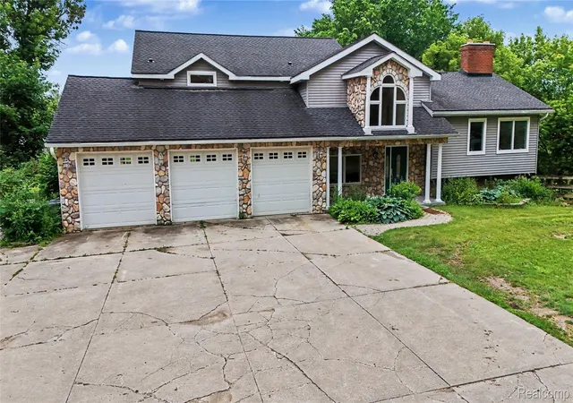 Photo 3 of Single family home for sale at 3556 E Dryden Rd, Metamora, MI 48455 | MLS# 20261018187 | Listing updated on 2026-09-09