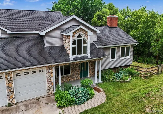 Photo 4 of Single family home for sale at 3556 E Dryden Rd, Metamora, MI 48455 | MLS# 20261018187 | Listing updated on 2026-09-09