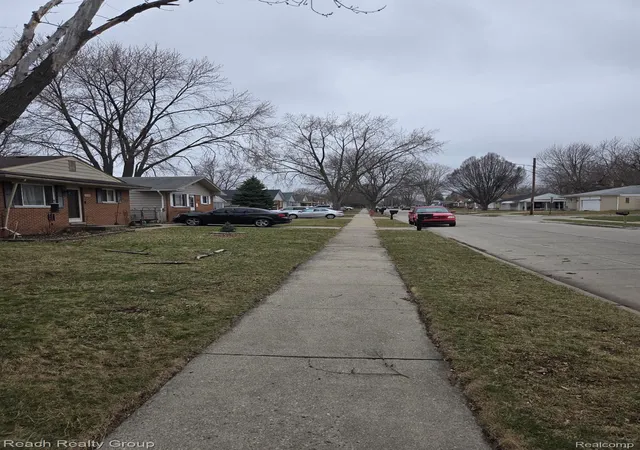 Listing Photo 2 - Condo for sale in building located at 20010 Voiland St, Roseville, MI 48066 - Unit #