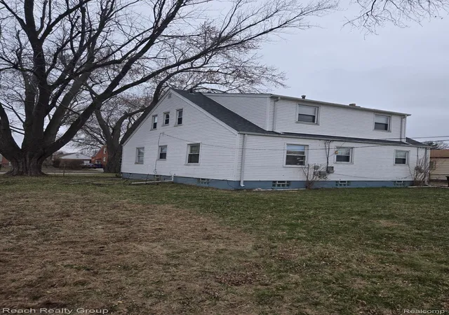 Listing Photo 5 - Condo for sale in building located at 20010 Voiland St, Roseville, MI 48066