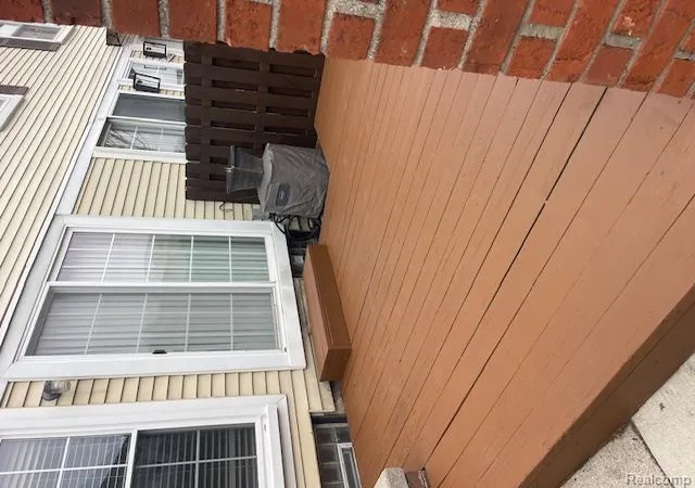 Listing Photo 2 - Condo for sale in building located at 39508 Old Dominion Dr, Clinton Township, MI 48038