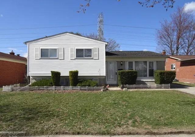 Photo 1 of Sale Pending at 28263 Newport Dr, Warren, MI 48088 | MLS# 58050202185 | Listing updated on 2026-05-11
