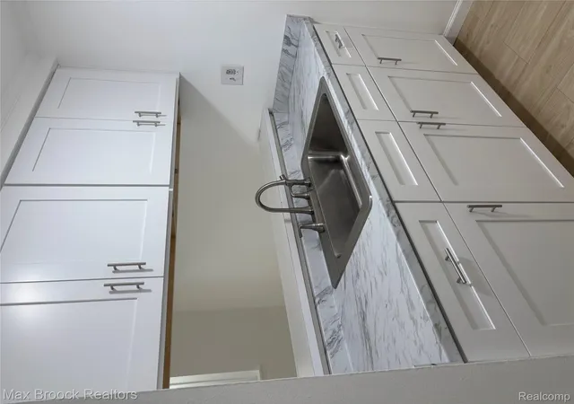 Listing Photo 4 - Condo for sale in building located at 35519 Turner Dr, Sterling Heights, MI 48312