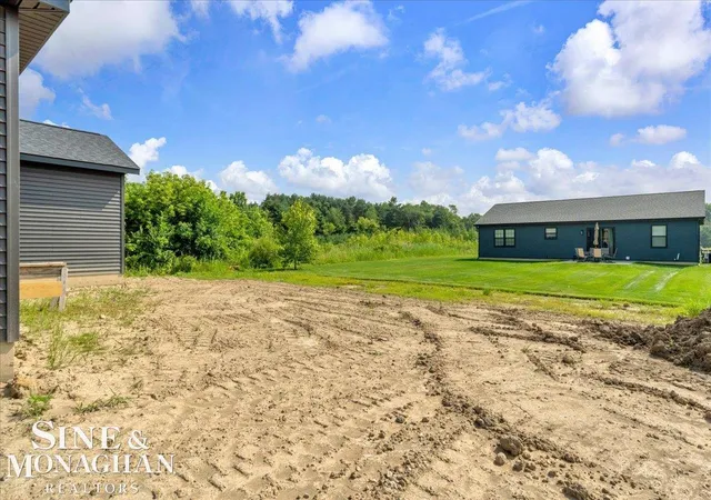 Photo 3 of Single family home for sale at 918 Range Rd, Marysville, MI 48040 | MLS# 58050202187 | Listing updated on 2026-10-11