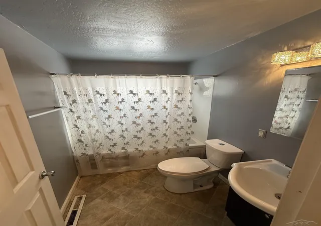 Photo 4 of Single family home for sale at 128 Woodward St, Saginaw, MI 48601 | MLS# 61050202212 | Listing updated on 2026-08-23