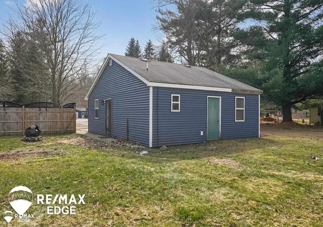 Listing Photo 2 - Condo for sale in building located at 494 W Barnes Lake Rd, Columbiaville, MI 48421 - Unit #
