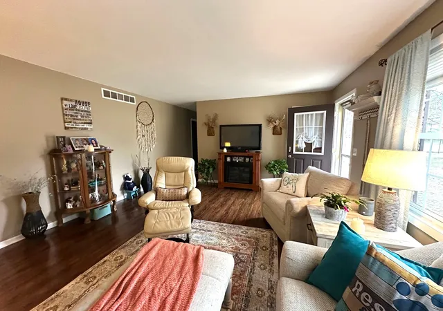 Photo 4 of Single family home for sale at 209 West Dr, Mount Pleasant, MI 48858 | MLS# 79080066297 | Listing updated on 2026-06-23