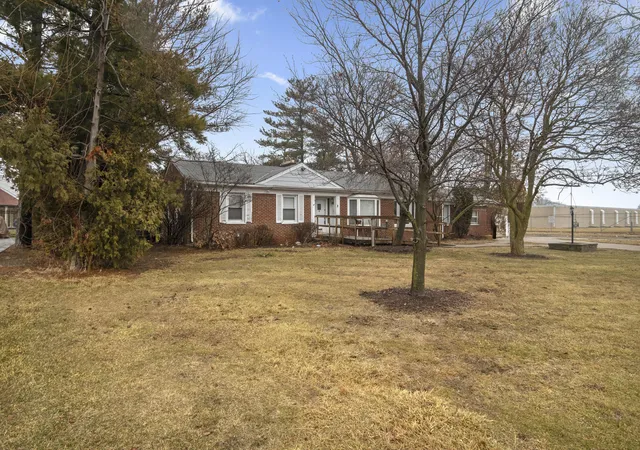 3rd image of 26204 Doxtator St, Dearborn Heights, MI 48127 | MLS# 81026011343