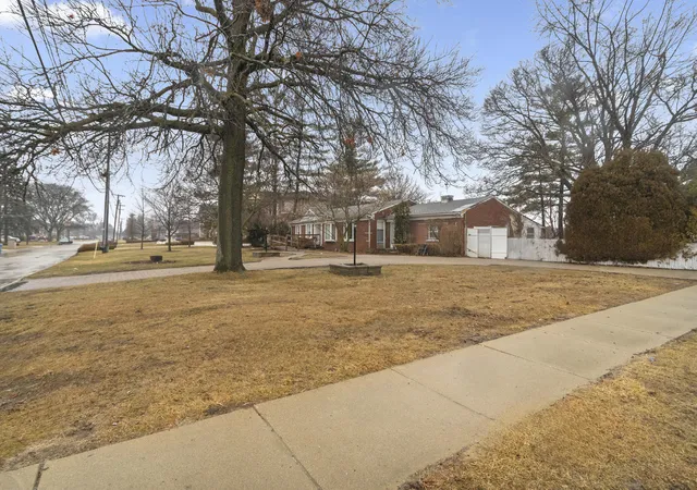 4th image of 26204 Doxtator St, Dearborn Heights, MI 48127 | MLS# 81026011343