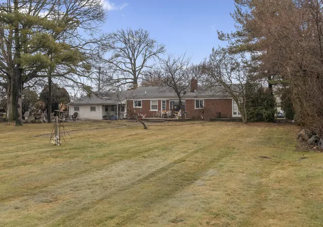 5th image of 26204 Doxtator St, Dearborn Heights, MI 48127 | MLS# 81026011343