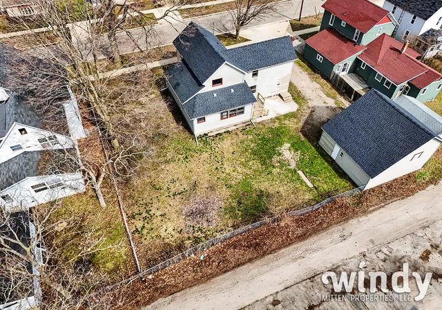 Homes for sale in Watervliet, MI | 329 Elm St, Watervliet, MI 49098 | MLS# 65026011376
