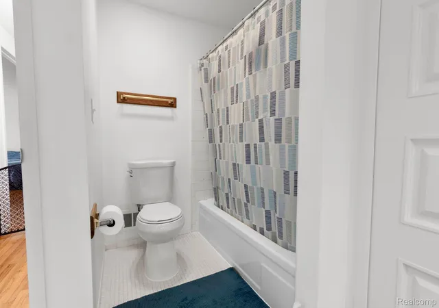 Photo 4 of Condo for sale at 29876 City Ctr Dr #4, Warren, MI 48093 | MLS# 20261018812 | Listing updated on 2026-09-03