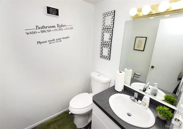 Photo 3 of Condo for sale at 2525 White Oak Pl, Flint, MI 48532 | MLS# 20261018817 | Listing updated on 2026-09-11