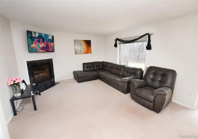 Photo 4 of Condo for sale at 2525 White Oak Pl, Flint, MI 48532 | MLS# 20261018817 | Listing updated on 2026-09-11