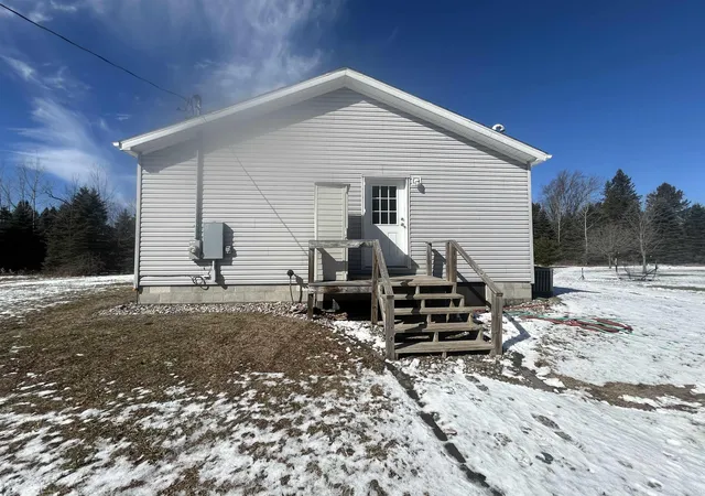 Photo 4 of Single family home for sale at 1712 Mt Forest Rd, Pinconning, MI 48650 | MLS# 58050202333 | Listing updated on 2026-07-21