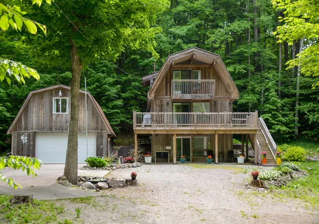 Homes for sale in Lake Leelanau, MI | 2481 S Schomberg Rd, Lake Leelanau, MI 49653 | MLS# 78080066314