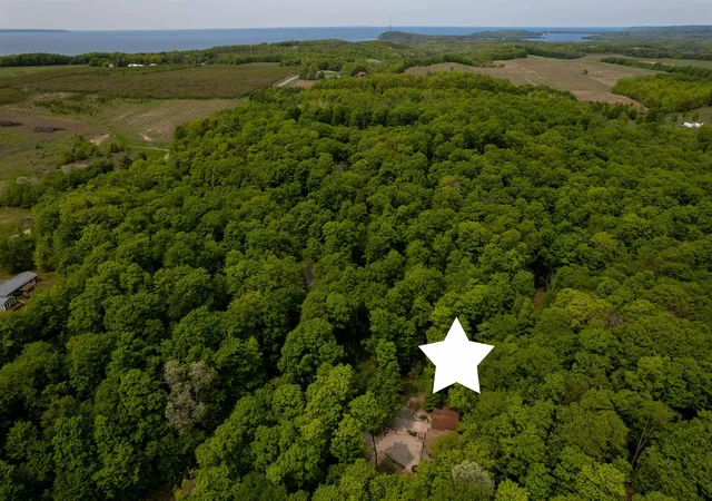 Homes for sale in Lake Leelanau, MI | 2481 S Schomberg Rd, Lake Leelanau, MI 49653 | MLS# 78080066314