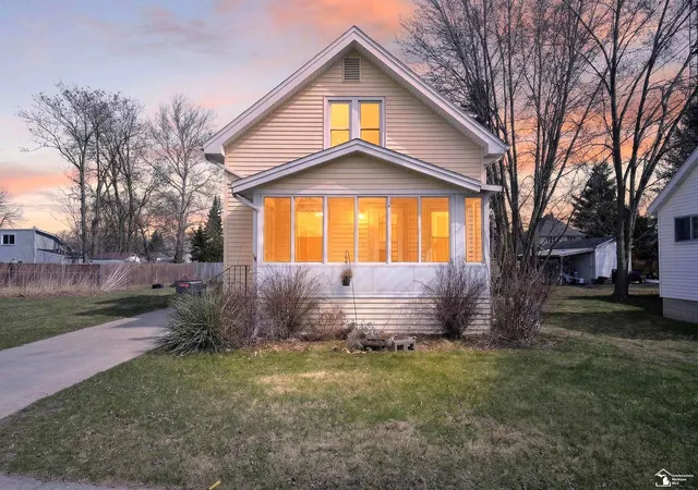 Photo 1 of Single family home for sale at 321 Cherry St, Blissfield, MI 49228 | MLS# 57050202358 | Listing updated on 2026-08-03