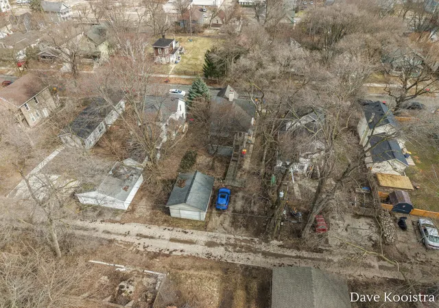 2nd image of 737 Clancy Ave NE, Grand Rapids, MI 49503