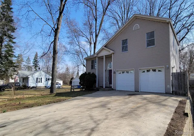 Homes for sale in Waterford, MI | 890 Tyrone Ave, Waterford, MI 48328 | MLS# 20261019074