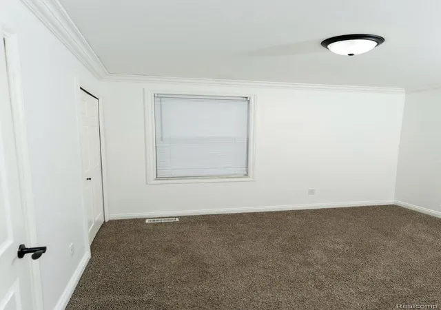 Listing Photo 5 - Condo for sale in building located at 15757 N Franklin Dr, Clinton Township, MI 48038