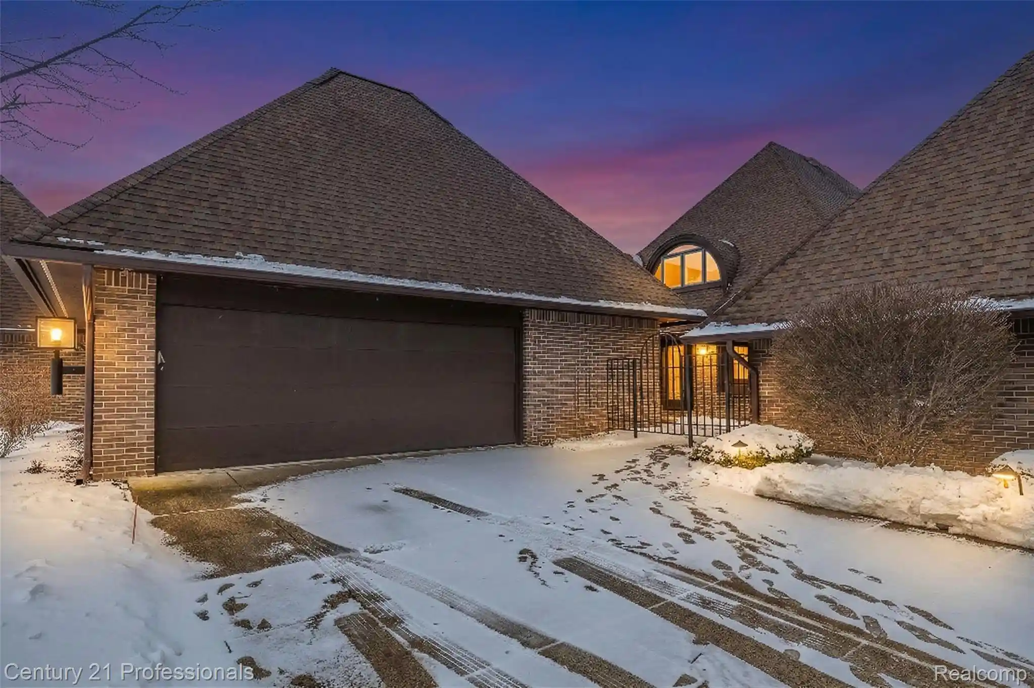 Listing Photo 2 - Condo for sale in 9095 S Saginaw Rd located at 9095 S Saginaw Rd, Grand Blanc, MI 48439 - Unit 9095 S Saginaw Rd