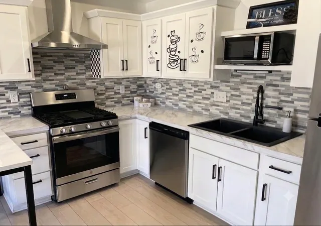 Listing Photo 5 - Condo for sale in building located at 392 Harbor Town Ct, Holland, MI 49423 - Unit #4