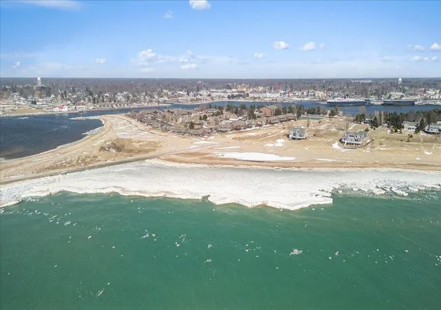 Listing Photo 2 - Condo for sale in building located at 176 Harbor Dr, Ludington, MI 49431