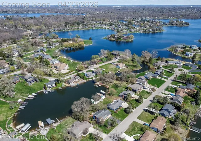 Photo 3 of Single family home for sale at 10420 Cedar Point Dr, White Lake, MI 48386 | MLS# 20261019357 | Listing updated on 2026-10-21