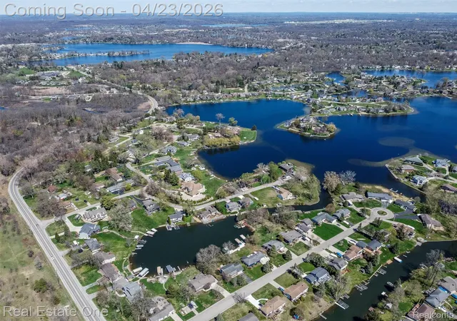 Photo 4 of Single family home for sale at 10420 Cedar Point Dr, White Lake, MI 48386 | MLS# 20261019357 | Listing updated on 2026-10-21