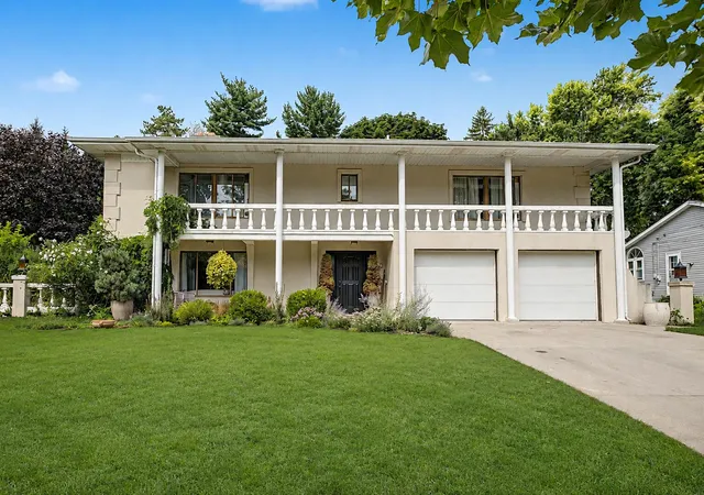 1st image of 1217 El Camino Dr Nw, Grand Rapids, MI 49504 | MLS# 65026011837