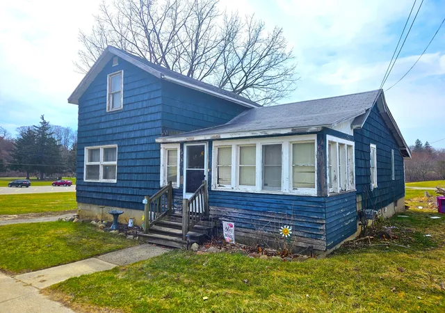 Homes for sale in Flushing, MI | 218 S Cherry St, Flushing, MI 48433 | MLS# 81026011850