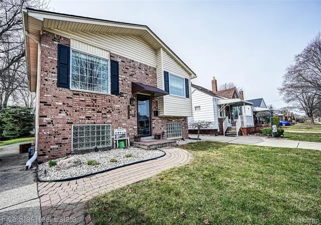 Single family home for sale at 22708 Alger St, Saint Clair Shores, MI 48080 | MLS# 20261019523 | Listing updated on 2026-07-06