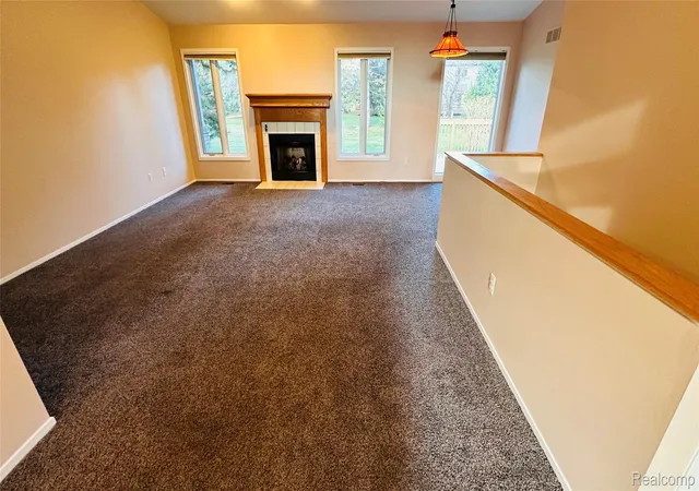 Listing Photo 5 - Condo for sale in building located at 33779 Vis Dr, Farmington Hills, MI 48331