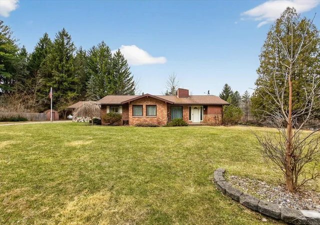 Photo 3 of Single family home for sale at 4403 N Raucholz Rd, Hemlock, MI 48626 | MLS# 61050202567 | Listing updated on 2026-08-22