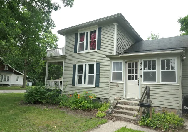 Photo 1 of Single family home for sale at 424 S Kinney St, Mt Pleasant City Isabella, MI 48858 | MLS# 79080066377 | Listing updated on 2026-07-27
