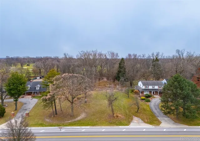 3rd image of 13000 Plumbrook Rd, Sterling Heights, MI 48312 | MLS# 20261019712