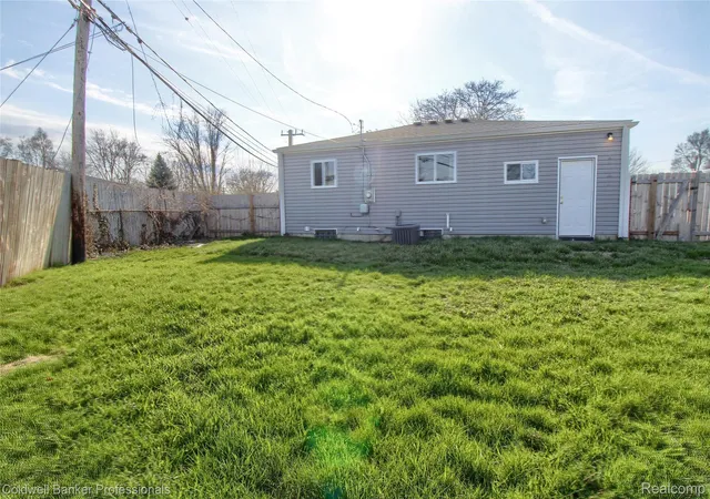 Photo 3 of Single family home for sale at 1385 Berkshire St, Westland, MI 48186 | MLS# 20261019728 | Listing updated on 2026-09-16