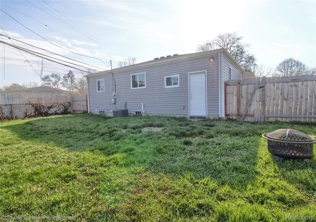 Photo 4 of Single family home for sale at 1385 Berkshire St, Westland, MI 48186 | MLS# 20261019728 | Listing updated on 2026-09-16