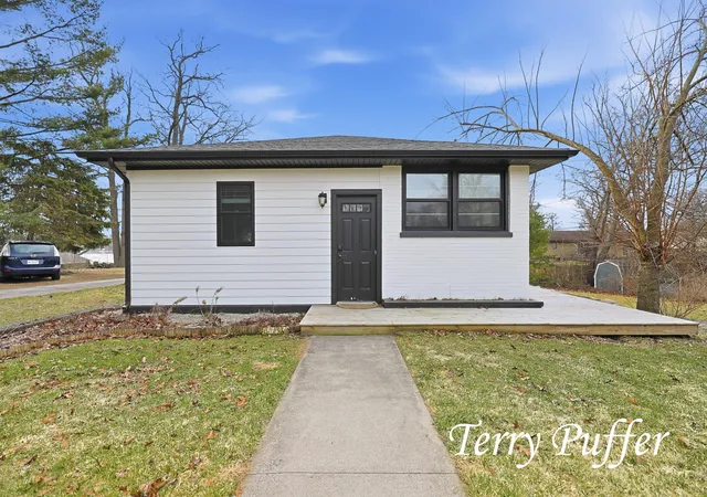 Photo 2 of Single family home for sale at 1559 Glenwood Ave, Muskegon, MI 49445 | MLS# 71026012106 | Listing updated on 2026-09-08